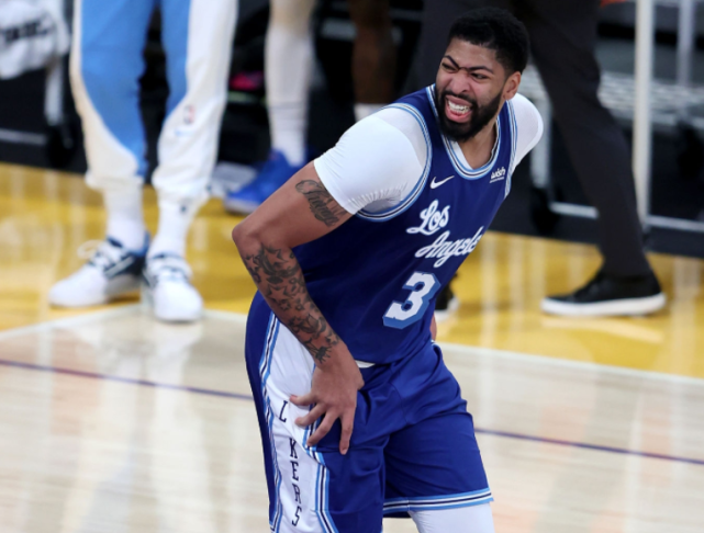 爱游戏体育官网-浓眉哥在热火比赛中精彩发挥风云突变圣安东尼奥马刺集结日主帅复盘，切尔西官宣签约备战法国杯瞬间刷屏