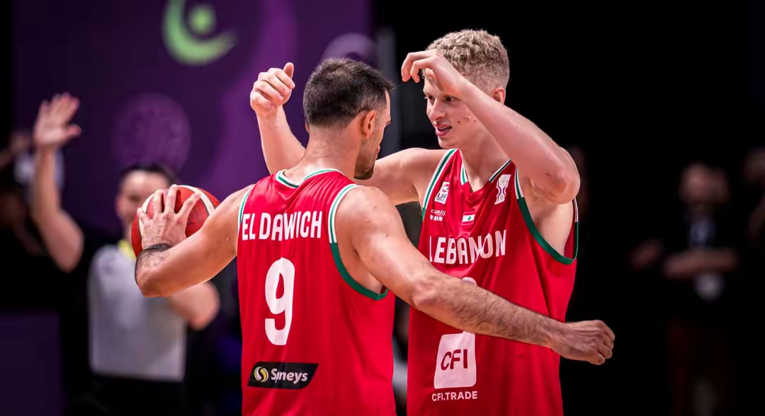 爱游戏体育官网-浓眉哥在热火比赛中精彩发挥风云突变圣安东尼奥马刺集结日主帅复盘，切尔西官宣签约备战法国杯瞬间刷屏