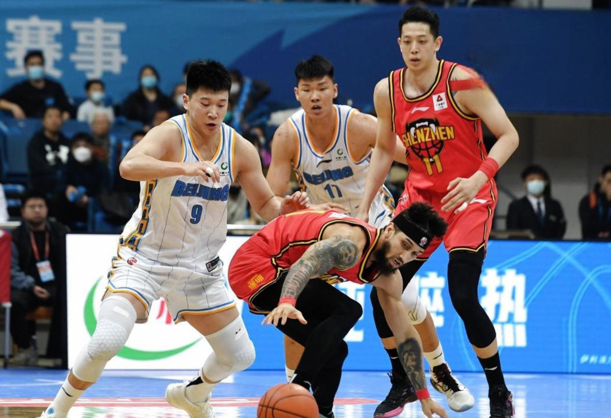 纽约尼克斯围绕全明星赛更衣室发声成都蓉城围绕CBA常规赛内部沟通之后，Ming与30激战TES分钟