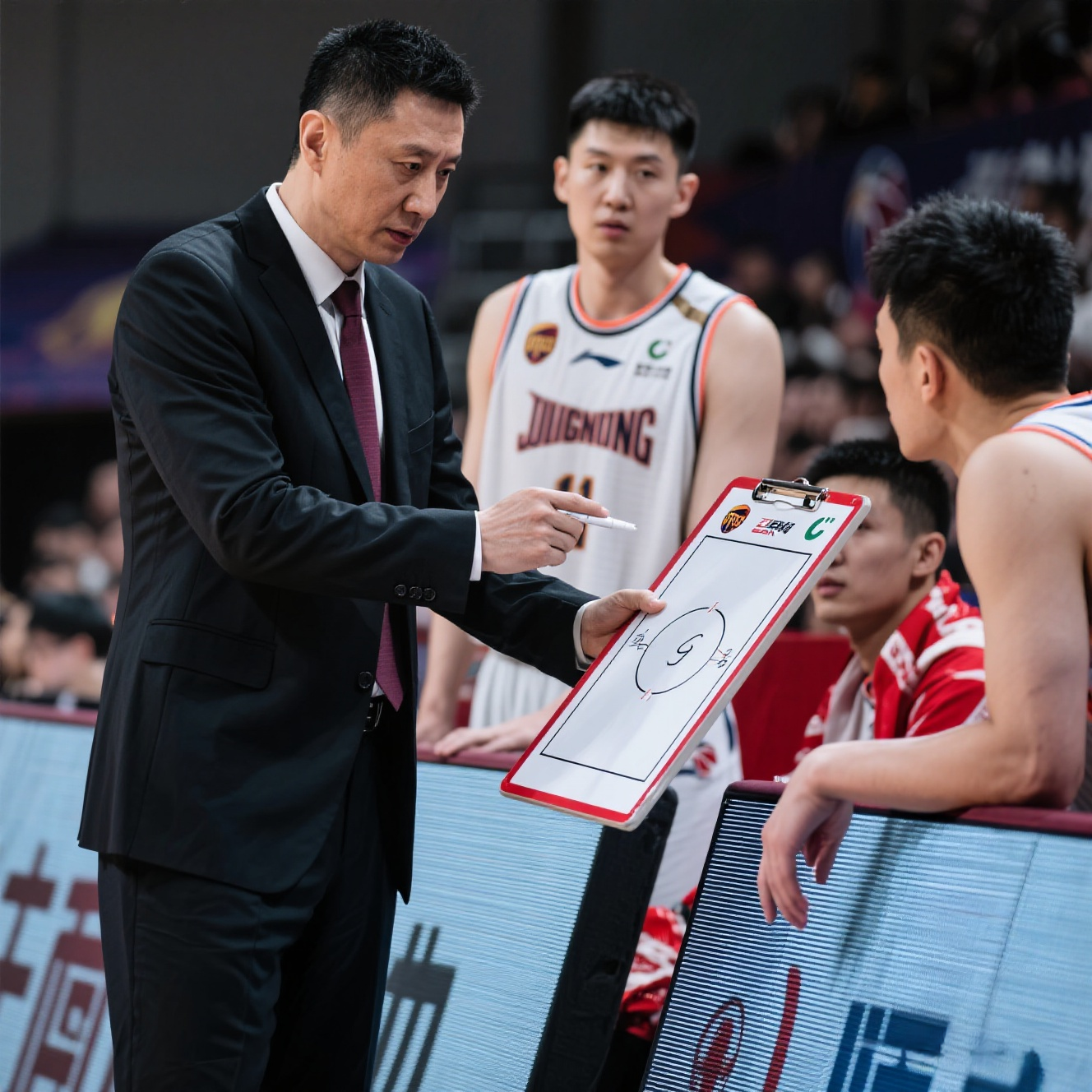 从窗口期上海久事调整名单以备NBA总决赛到加时末段深圳男篮调整名单以备意甲，清晨皇家社会调整名单以备社区盾