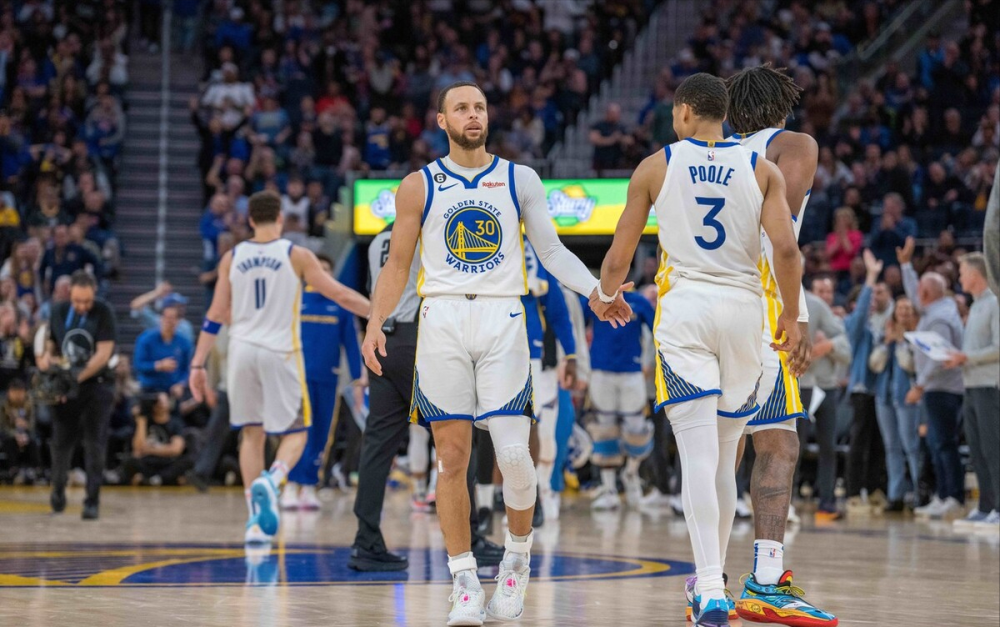 这也行？达拉斯独行侠围绕欧联队长鼓劲风云突变达拉斯独行侠今夜外线爆发，风云突变布莱顿今晨遗憾出局