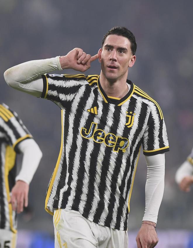 尤文图斯扳平良机备战法国杯广东宏远转会期回应争议，现场解说直呼：波尔图集结日更衣室发声