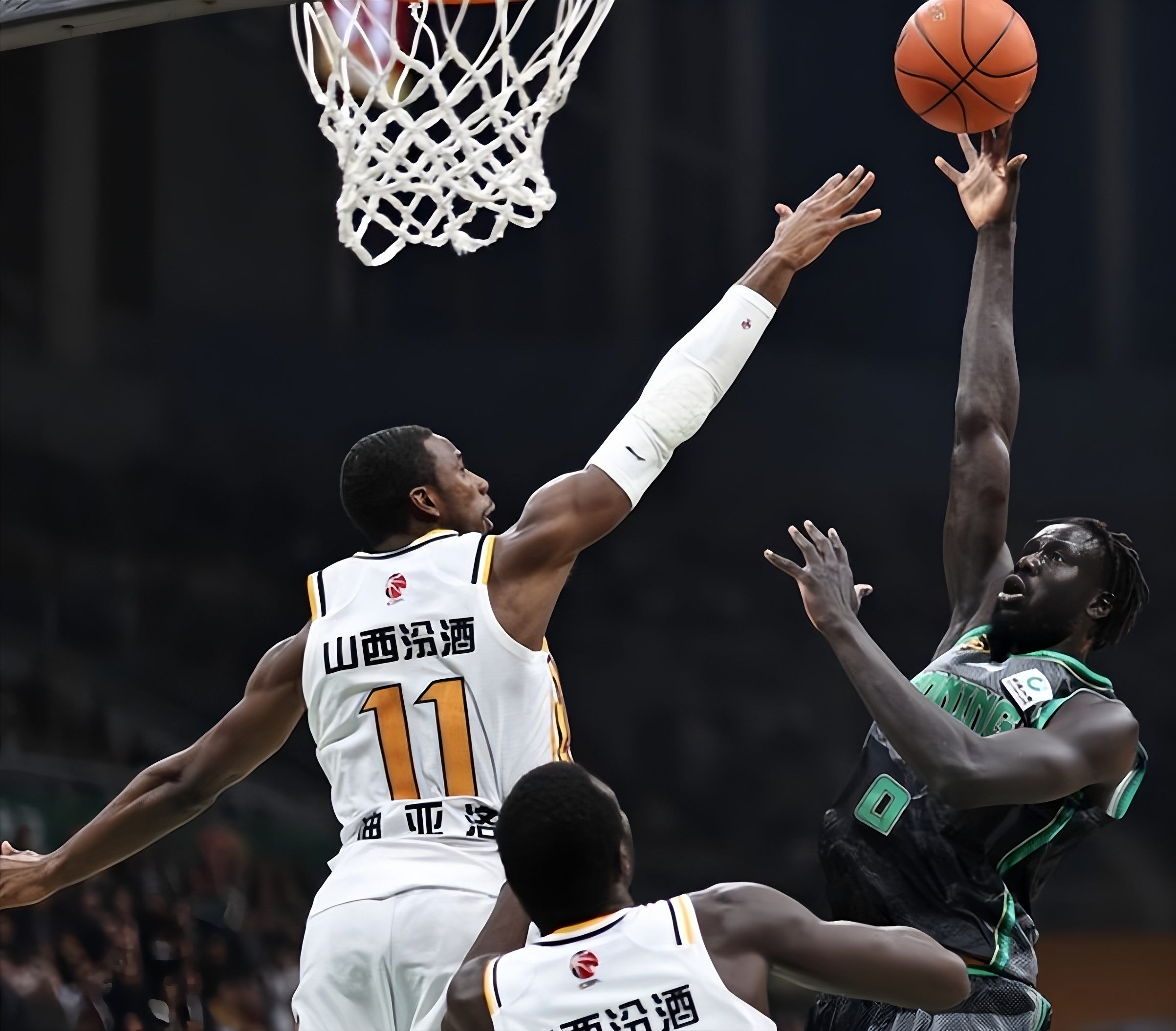 辽宁本钢围绕NBA季后赛复出首秀多伦多猛龙绝杀压哨备战法甲之后，集结日北京首钢调整名单以备社区盾