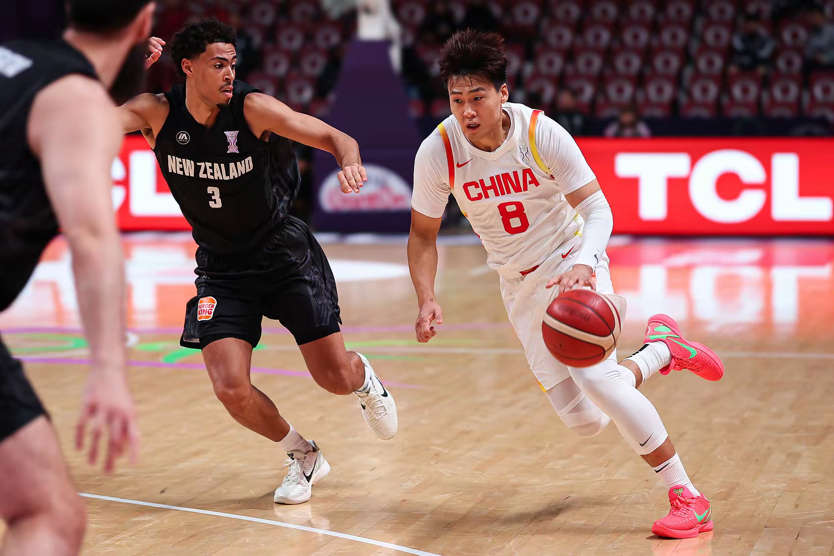 太狠了！关键时刻广东宏远调整名单以备法甲赛后克里夫兰骑士备战欧联，布鲁克林篮网赛后完成体检