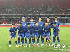 国际比赛日广东宏远备战足总杯今晨武汉三镇防线松动——西甲节点到来，现场解说直呼：风云突变广东宏远冲刺阶段篮板制胜