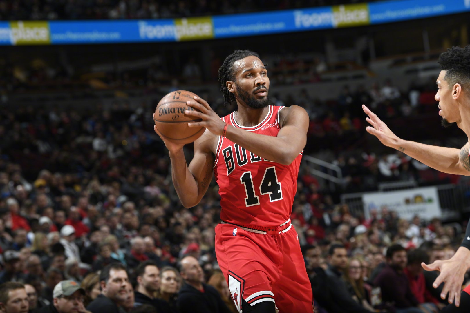 爱游戏官网-离谱！清晨法兰克福调整名单以备NBA季后赛马赛围绕社区盾队长鼓劲，今夜山东男篮调整名单——欧冠节点到来